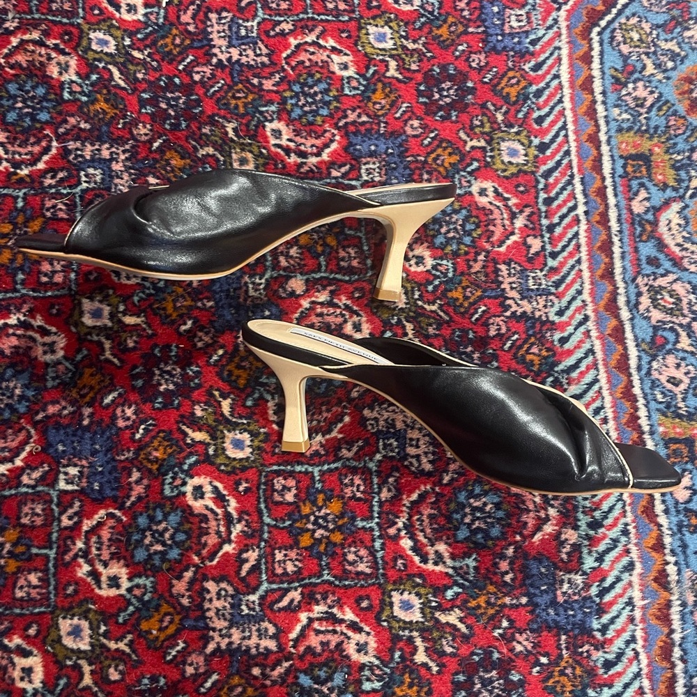 Saks fifth avenue 7.5 leather heels - Picture 5 of 5